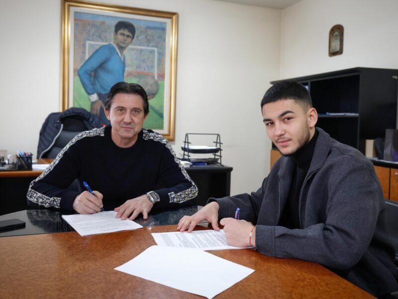 Ернан Ангелов подписа професионален договор