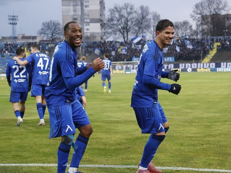 Левски разпиля Ботев пред препълнения „Герена“ и увеличи аванса си на върха