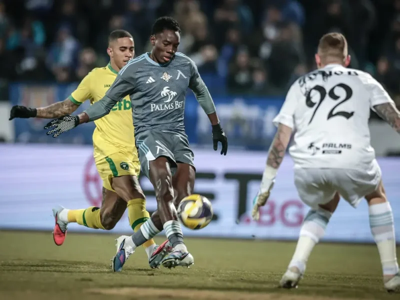 БФС и БПФЛ с „просветителска“ акция: Показаха как ВАР „вижда“ истината срещу Левски