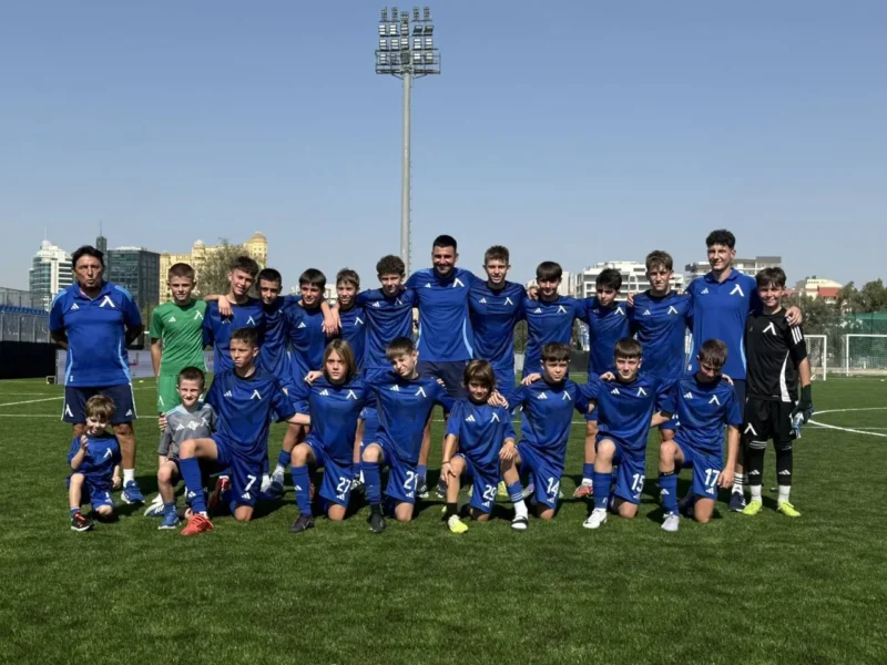 Левски набор 2013 покори Аякс и гледа смело към Байерн в Дубай