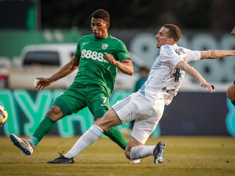 Капитанска лекция под Аязмото: Левски е на крачка от титлата след триумф над Берое