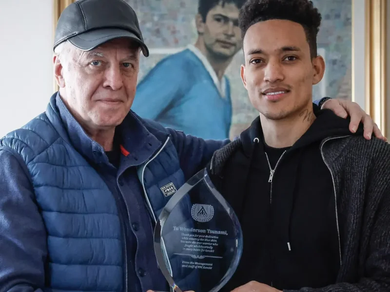 Наско Сираков удостои Вендерсон Цунами с почетен плакет на „Герена“