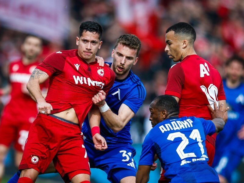 Левски остана на косъм от триумфа в дербито, титлата остава в сини ръце